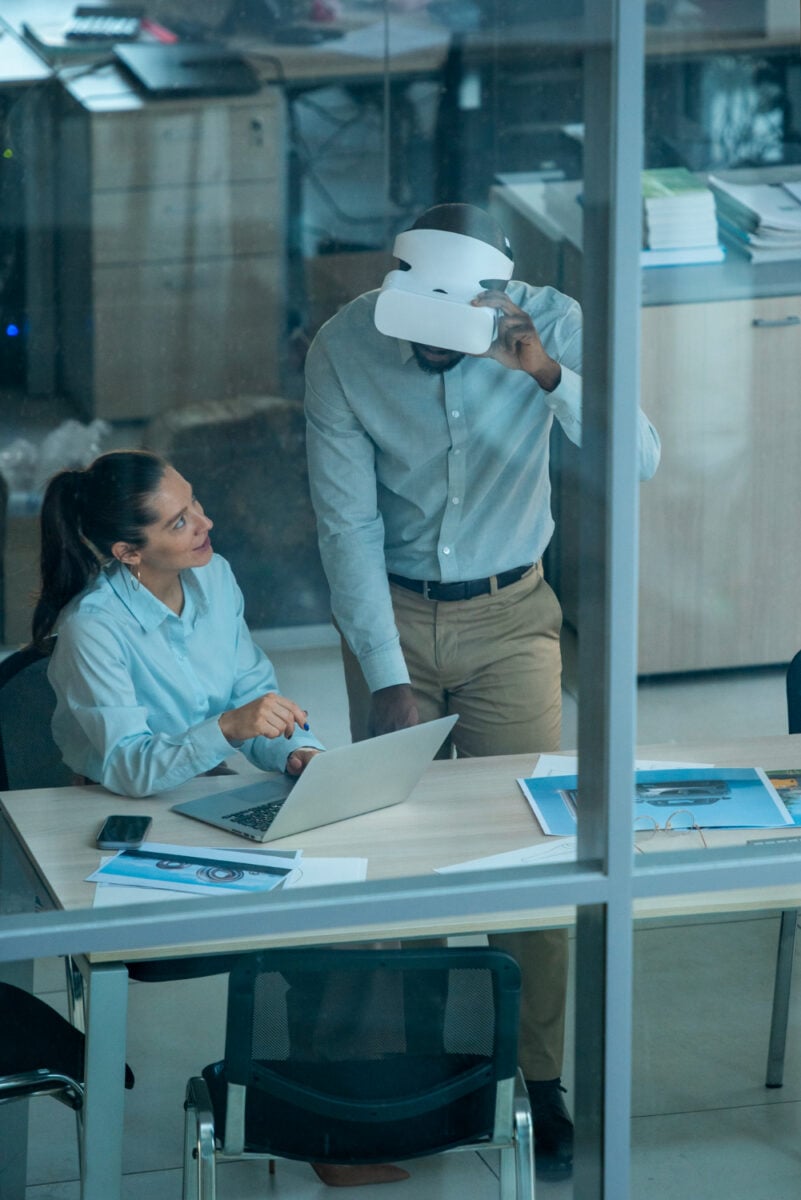 Digital marketing team in Charleston SC uses VR for innovative project planning.